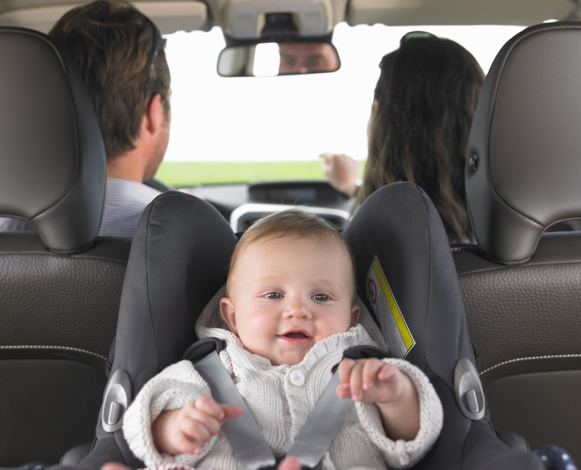 emniyet-genel-müdürlüğüne-göre-arabada-bebek-koltuğunun-konumlanması